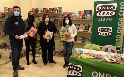 Onda Cero con la colaboración de Max Color donan más de 800 libros a ‘Vegas del Tajo’