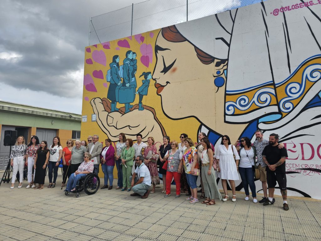 Mural Talavera Ciudad Acogedora con personas