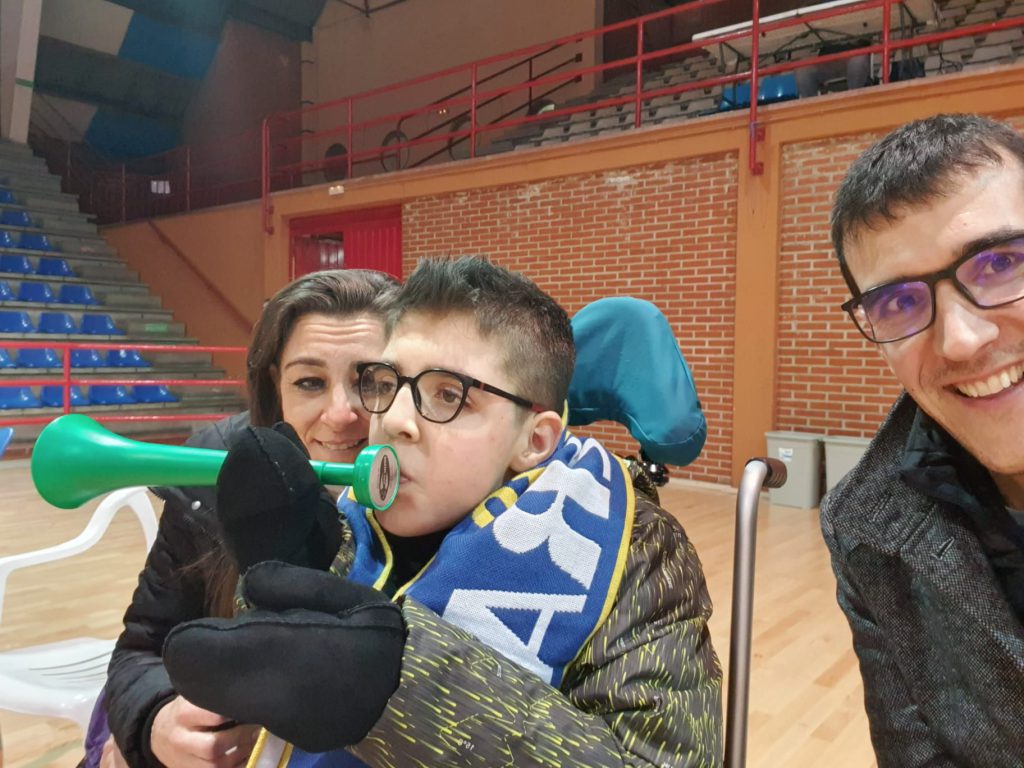 Bruno no paró de animar al Baloncesto Talavera (Foto: Antonio Torres)