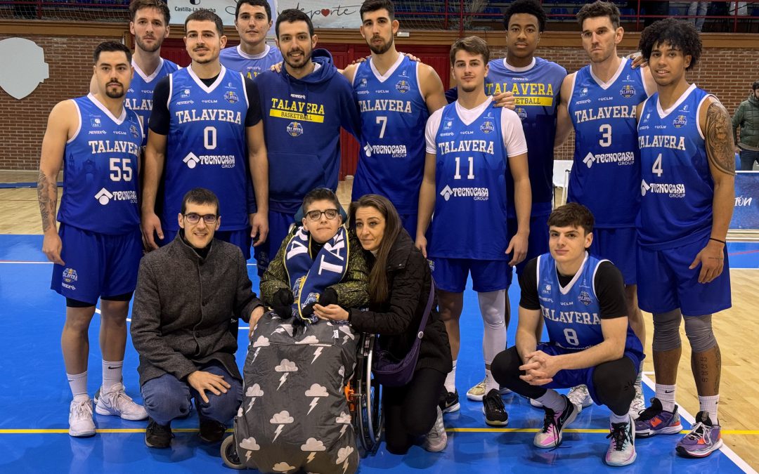 Bruno disfruta del partido del Baloncesto Talavera