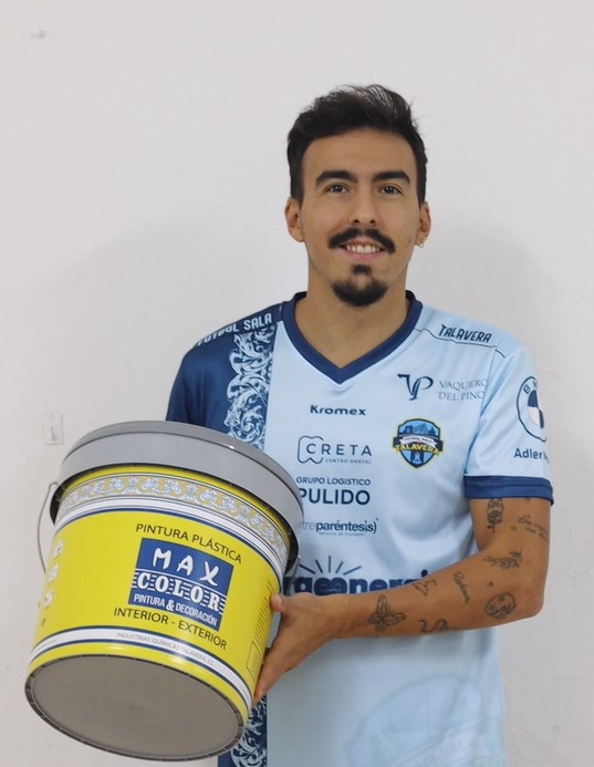 Jesús Jiménez- Jugador Max Color 25 con bote de pintura